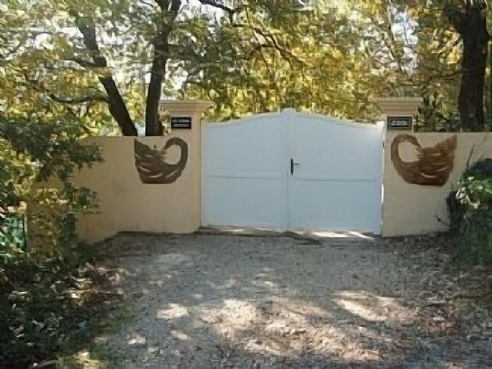 Entrance to 'Les Cygnes Sauvages'