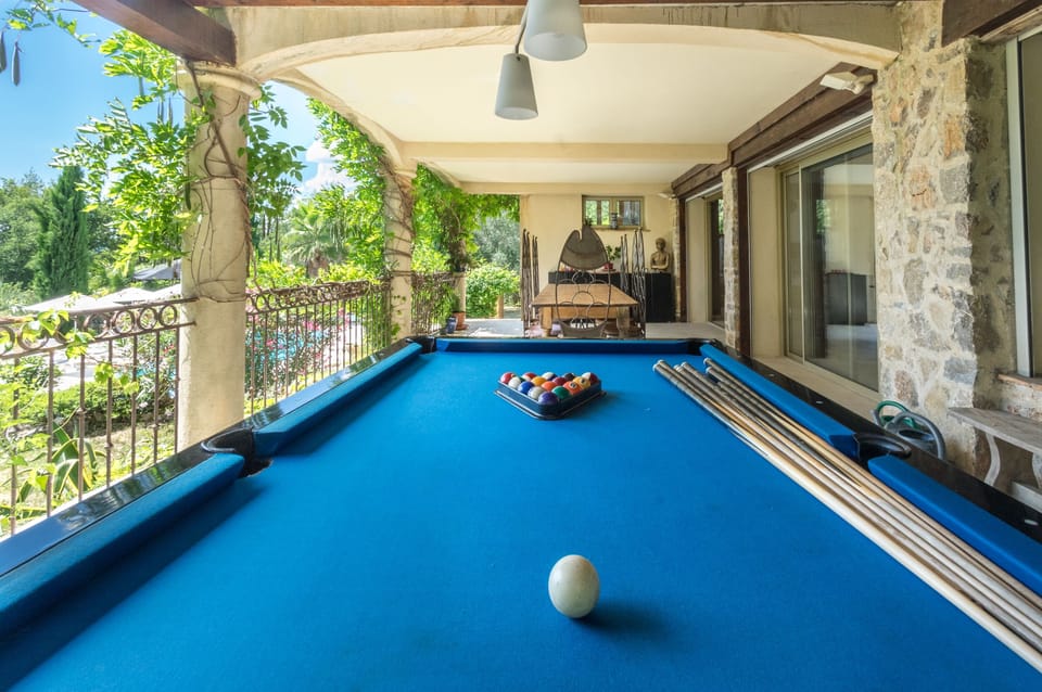 pool table 