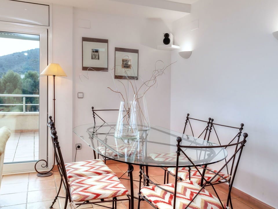 Room, Furniture, Property, Table, Interior Design, Ceiling, Dining Room, Chair, House, Building