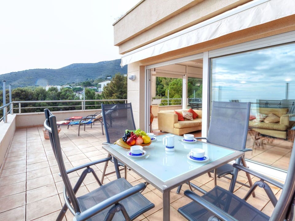 Property, Building, Room, House, Furniture, Real Estate, Home, Interior Design, Table, Balcony