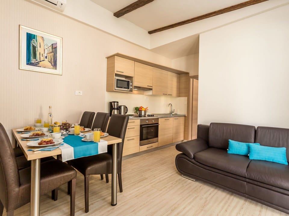 Room, Furniture, Property, Interior Design, Living Room, Building, Table, Floor, Real Estate, House