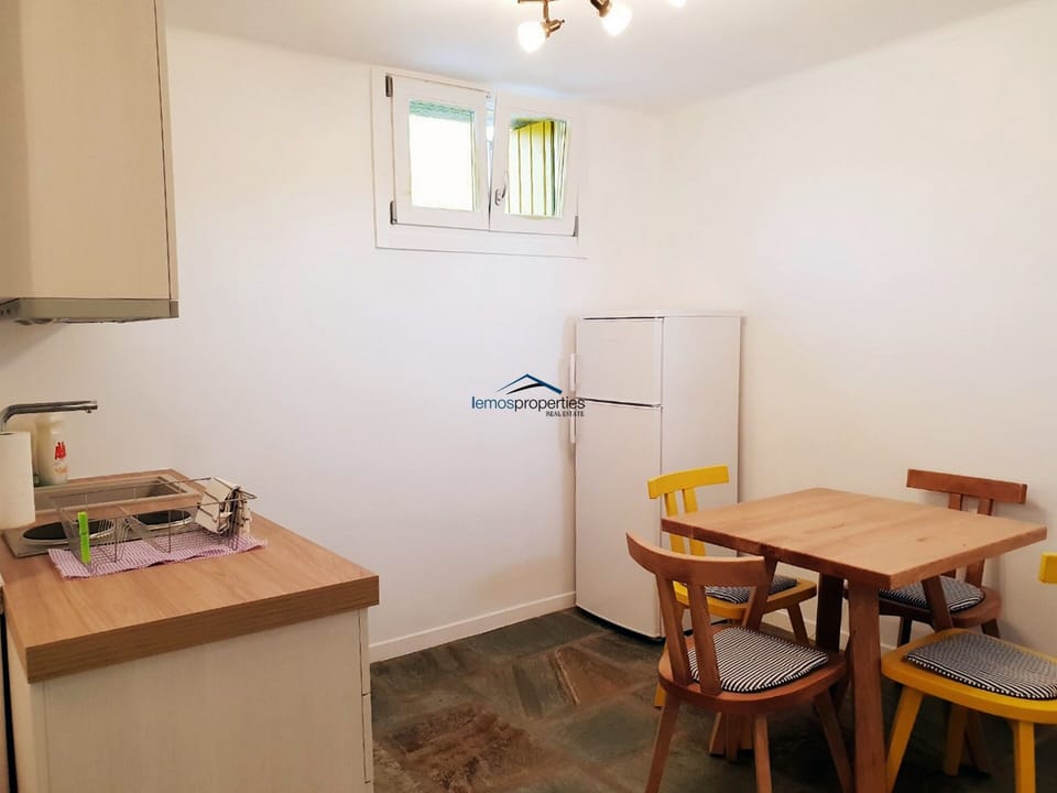 The kitchenette 
