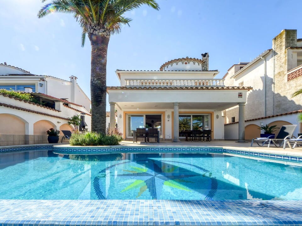 Water, Sky, Property, Plant, Building, Azure, Swimming Pool, Tree, Leisure, Arecales