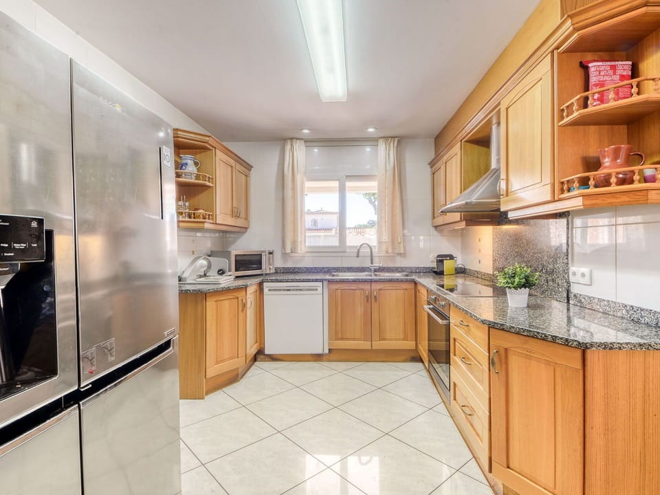 Cabinetry, Countertop, Sink, Kitchen Sink, Kitchen Stove, Kitchen, Kitchen Appliance, Home Appliance, Tap, Wood