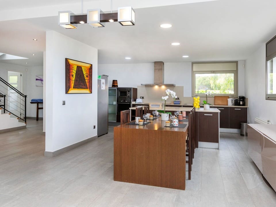Window, Furniture, Building, Table, Cabinetry, Wood, Lighting, Interior Design, House, Chair