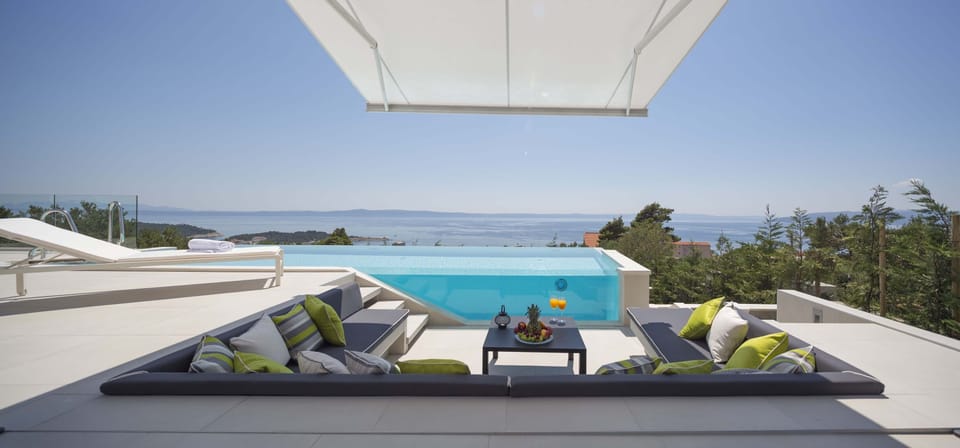Outside lounge 