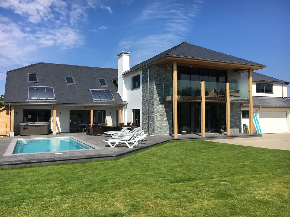 Entrance View, Pool, Hot tub, Table tennis 