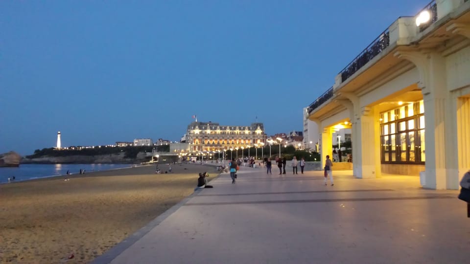 Biarritz beach walking access from the apartment
