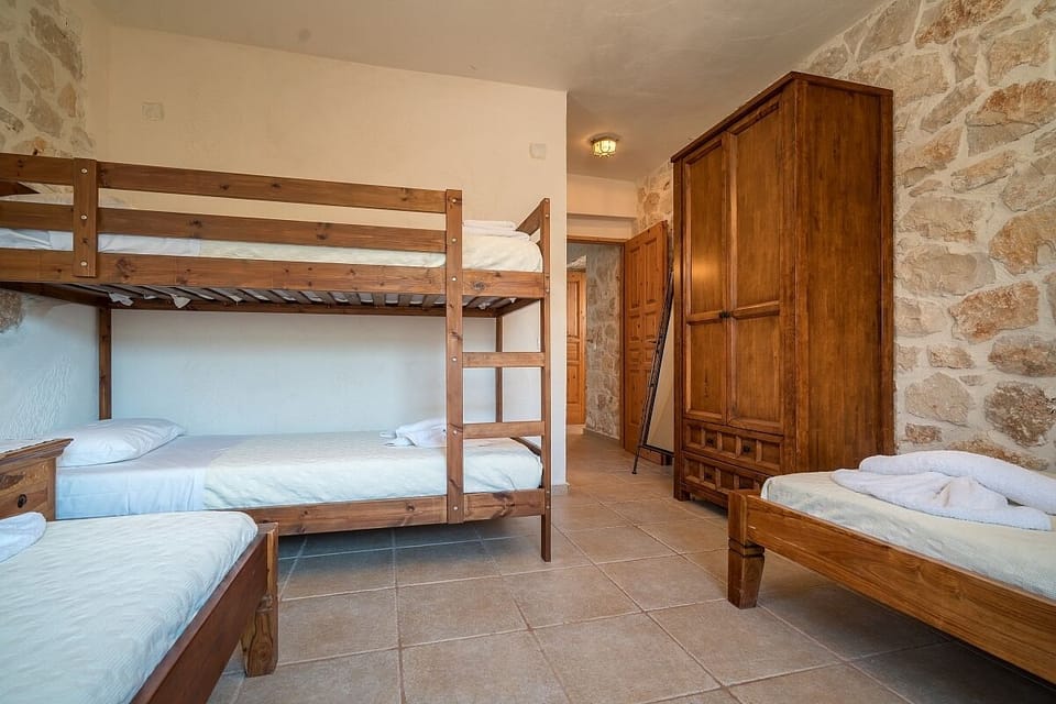 Twin/Quad Bedroom with 2 Single Beds, 1 Bunk Bed