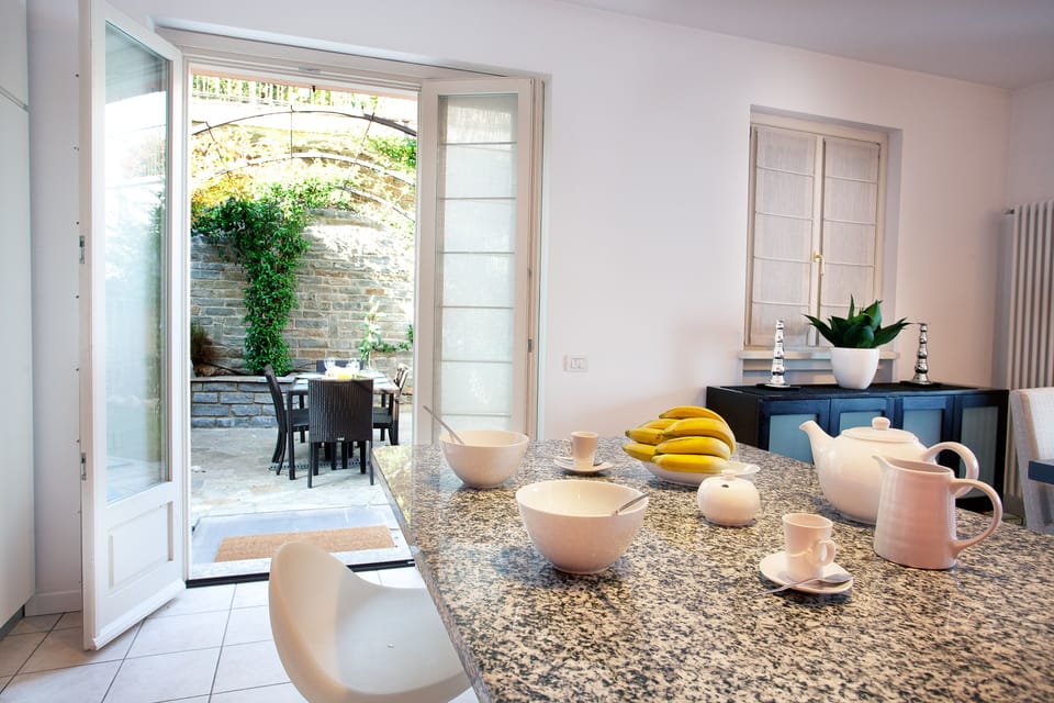 Breakfast bar, dine alfresco or in the living room