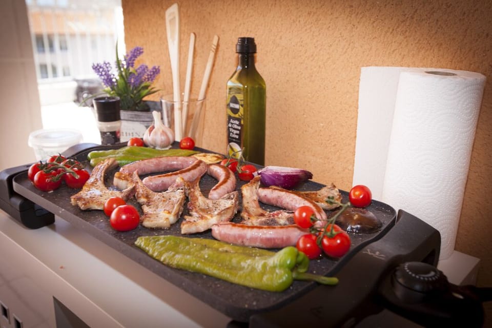 Electric griddle, great result! Real barbecue is prohibited in the residence. 