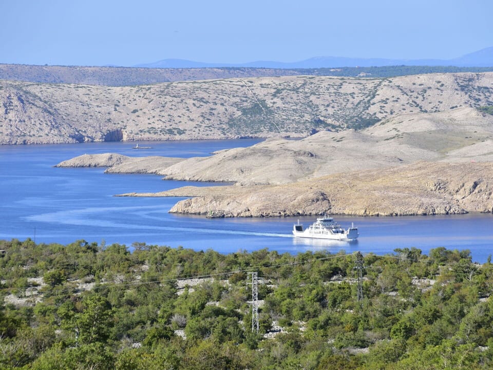 Water, Sky, Boat, Plant, Plant Community, Natural Landscape, Watercraft, Highland, Coastal And Oceanic Landforms, Lake