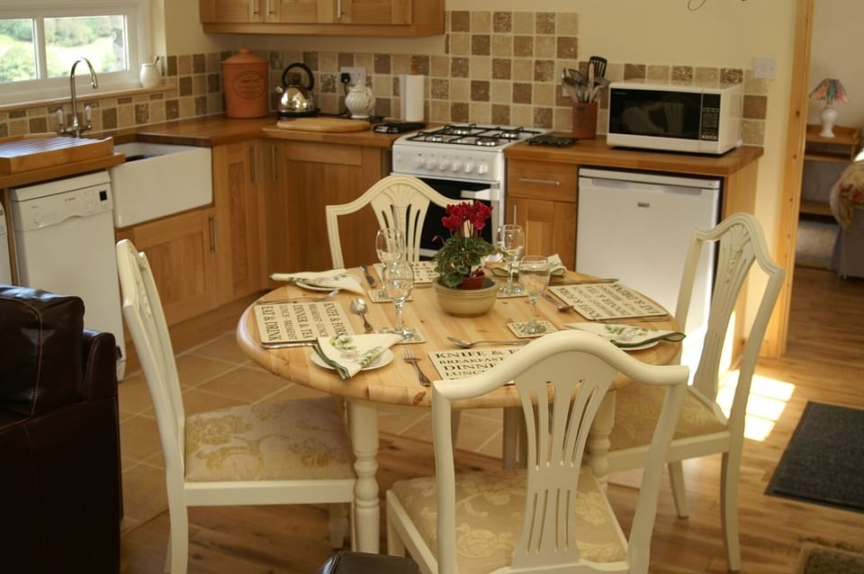 Kitchen Dining area