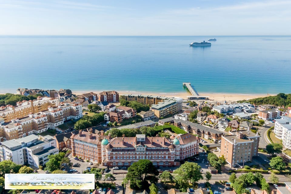 Flat 11 is set within iconic Burlington Mansions.  