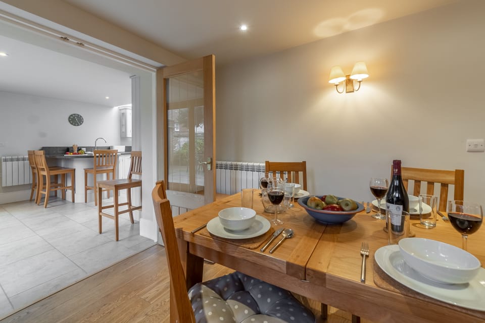 Ground floor: Dining room and kitchen