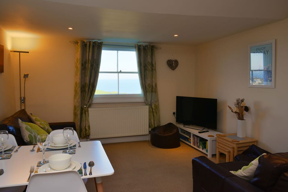 Spacious lounge/dining area