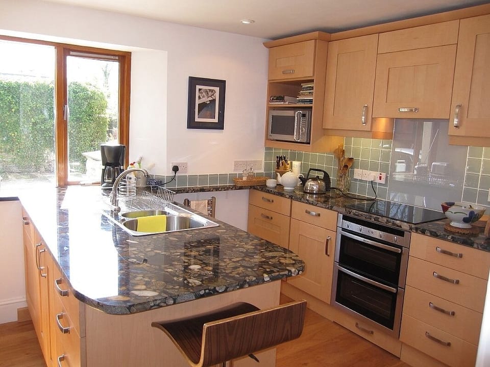 Double-oven - induction hob - microwave