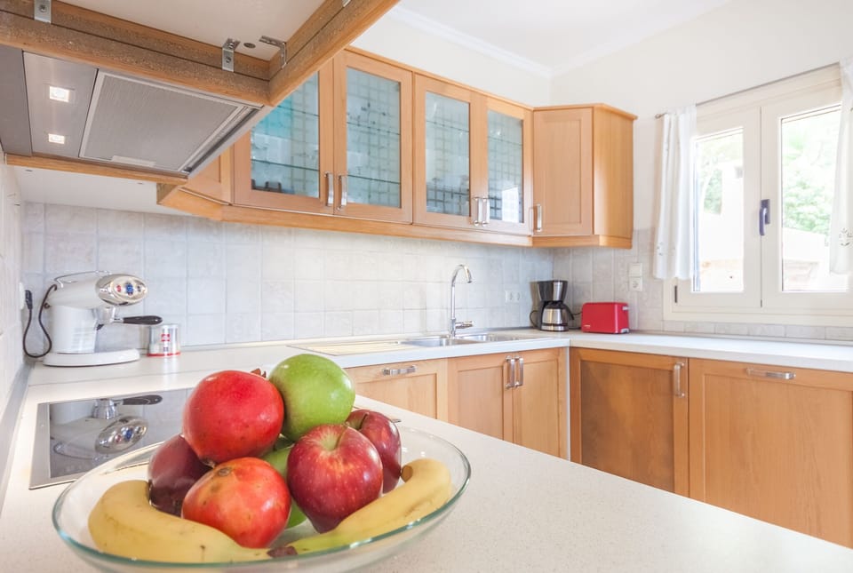 A kitchen with everything you need for delicious home cooking!