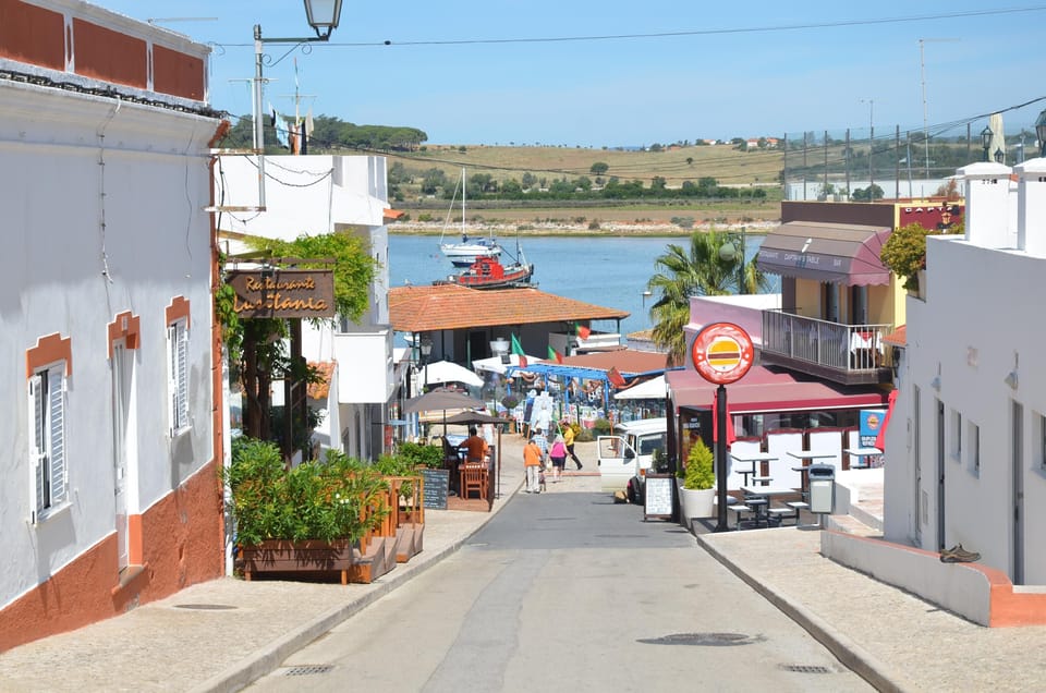 TOWARDS THE HARBOUR, VERY GOOD FISH RESTAURANTS!