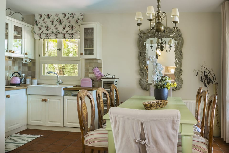 Dining room seats 8