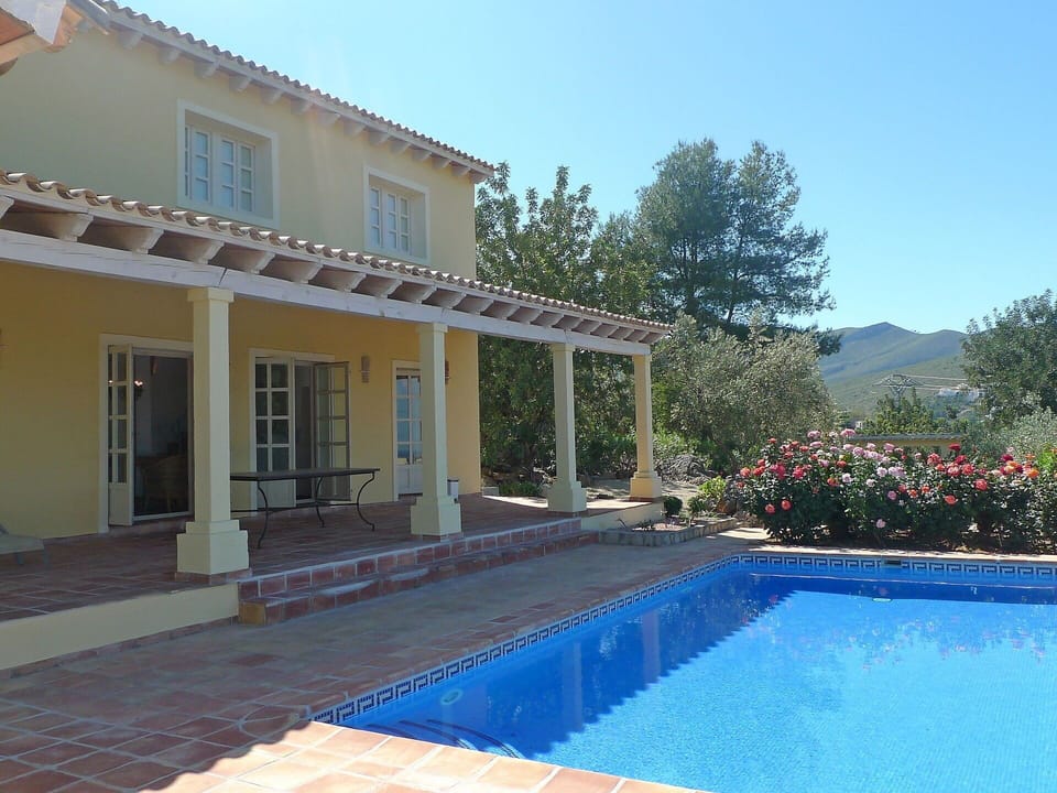 Property, House, Swimming Pool, Real Estate, Building, Home, Residential Area, Villa, Vacation, Estate