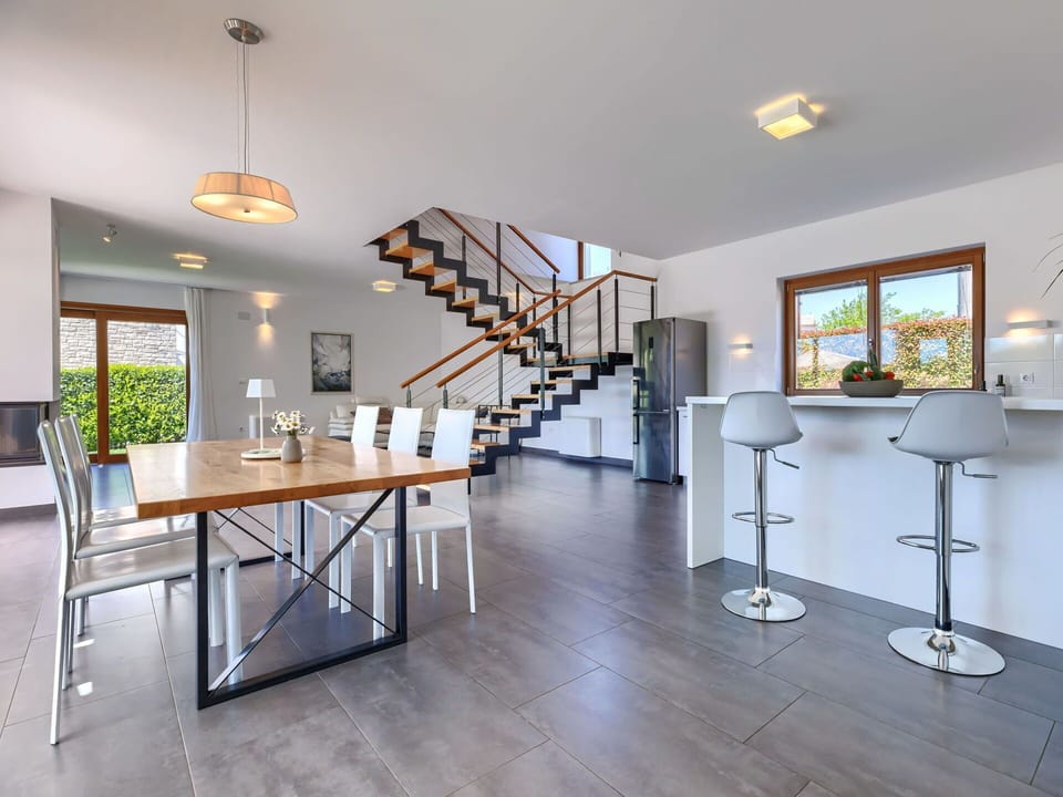 Table, Furniture, Property, Wood, Lighting, Building, Interior Design, Flooring, Floor