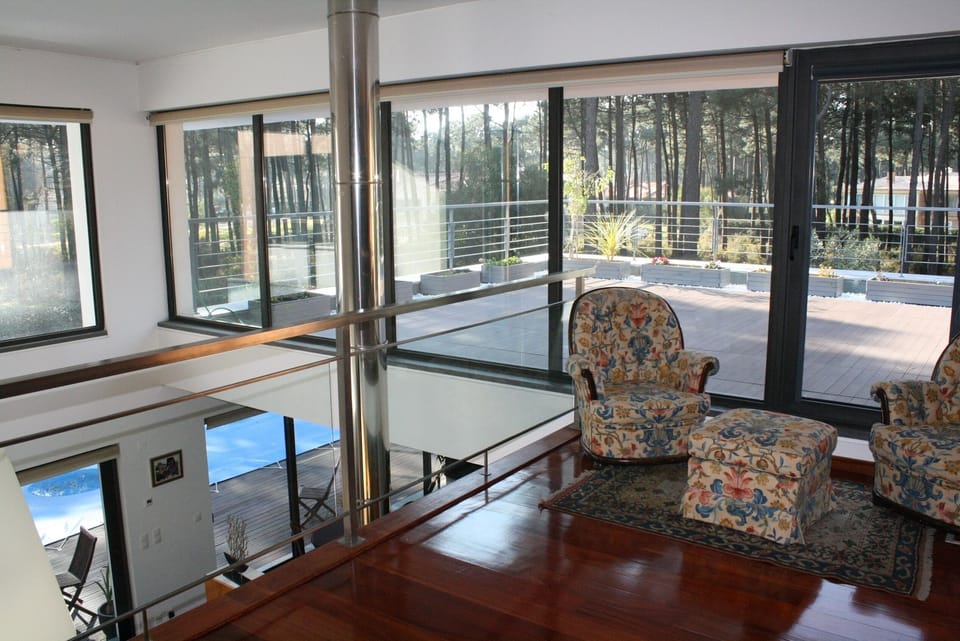 Mezzanine - balcony