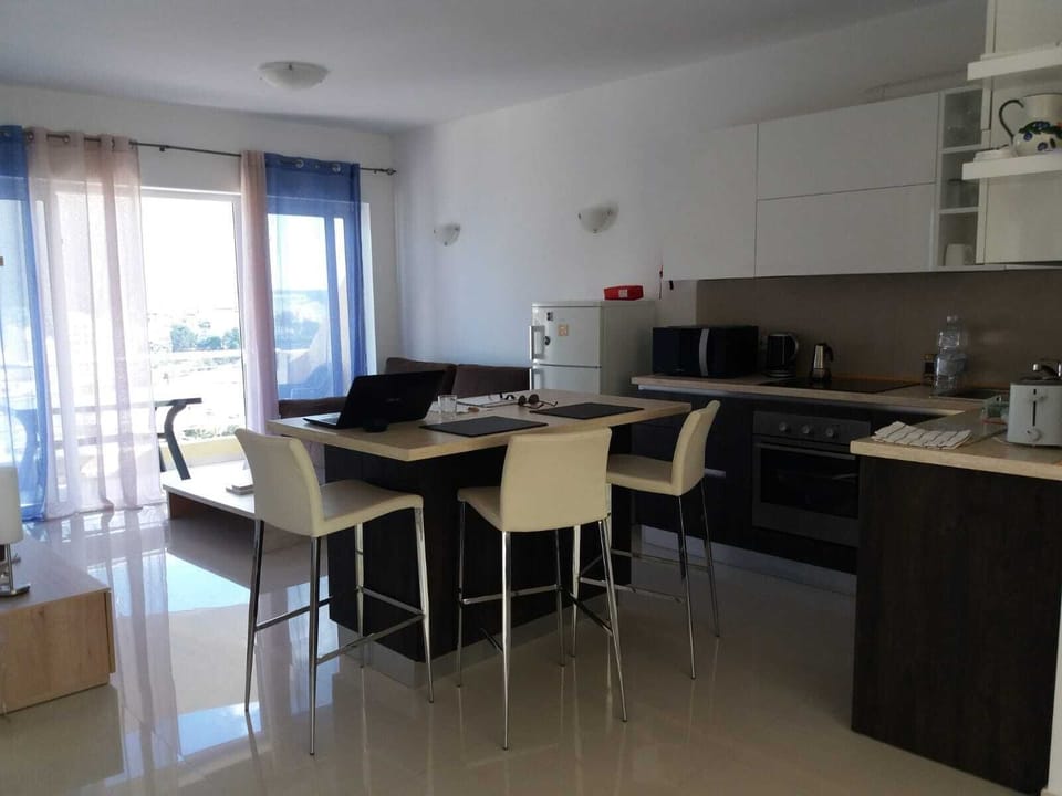 Kitchen and loung area