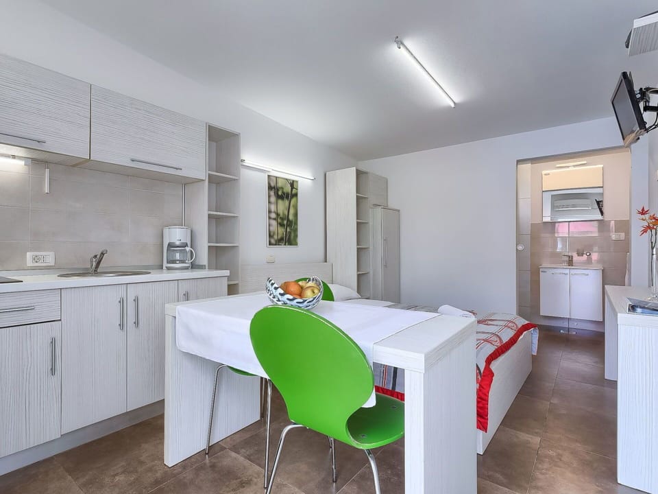 Room, Property, Furniture, Green, Interior Design, Building, Kitchen, Real Estate, House, Ceiling
