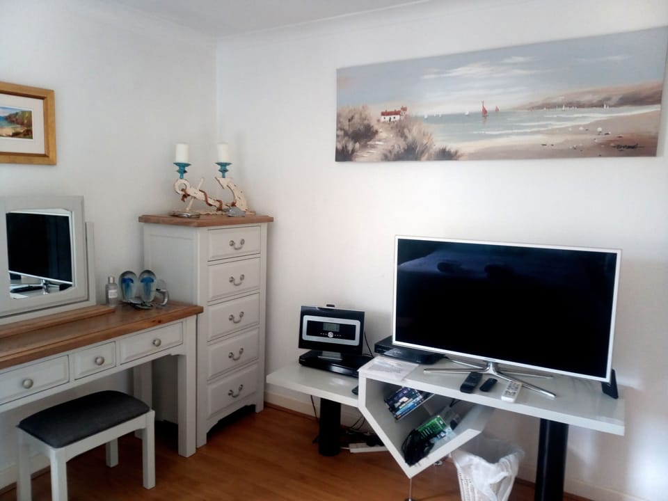 Master Bedroom Entertainment !