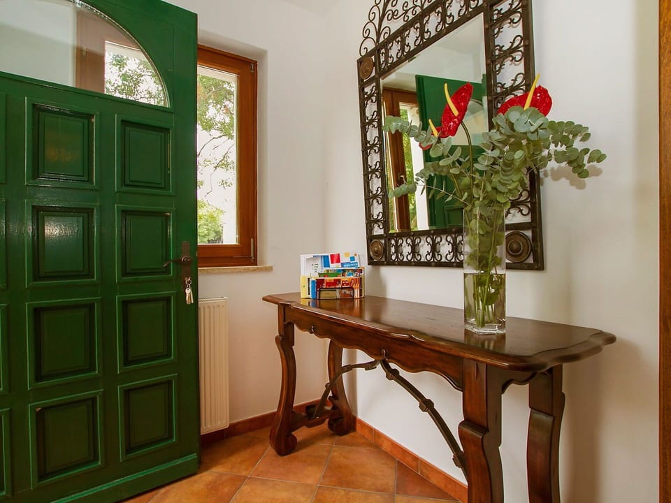 Room, Green, Furniture, Property, Interior Design, Table, Floor, House, Building, Dining Room