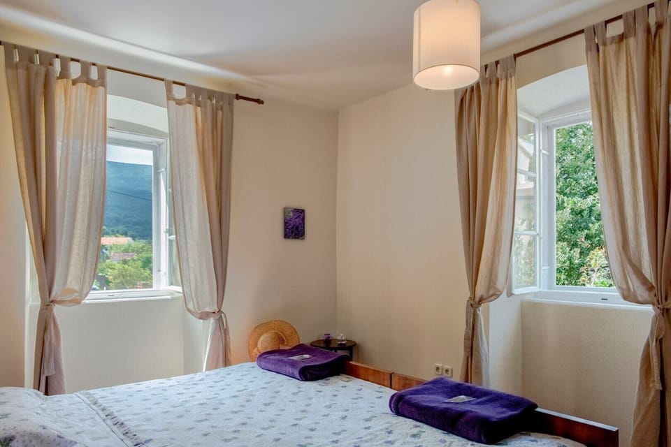 Apt 2 bedroom