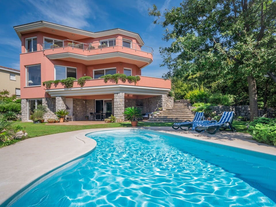 Property, Swimming Pool, Building, Home, Real Estate, House, Estate, Residential Area, Mansion, Villa