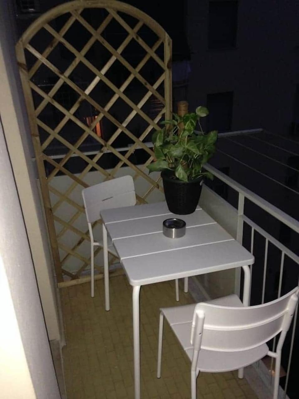 THE BALCONY - enjoy your breakfast or your lunch!