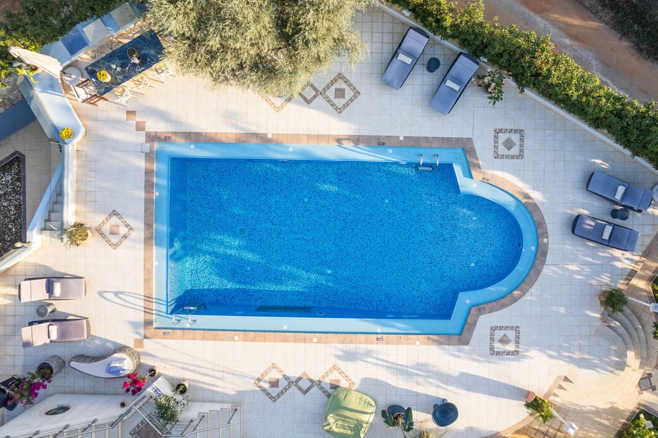 50 m² swimming pool surrounded by nature