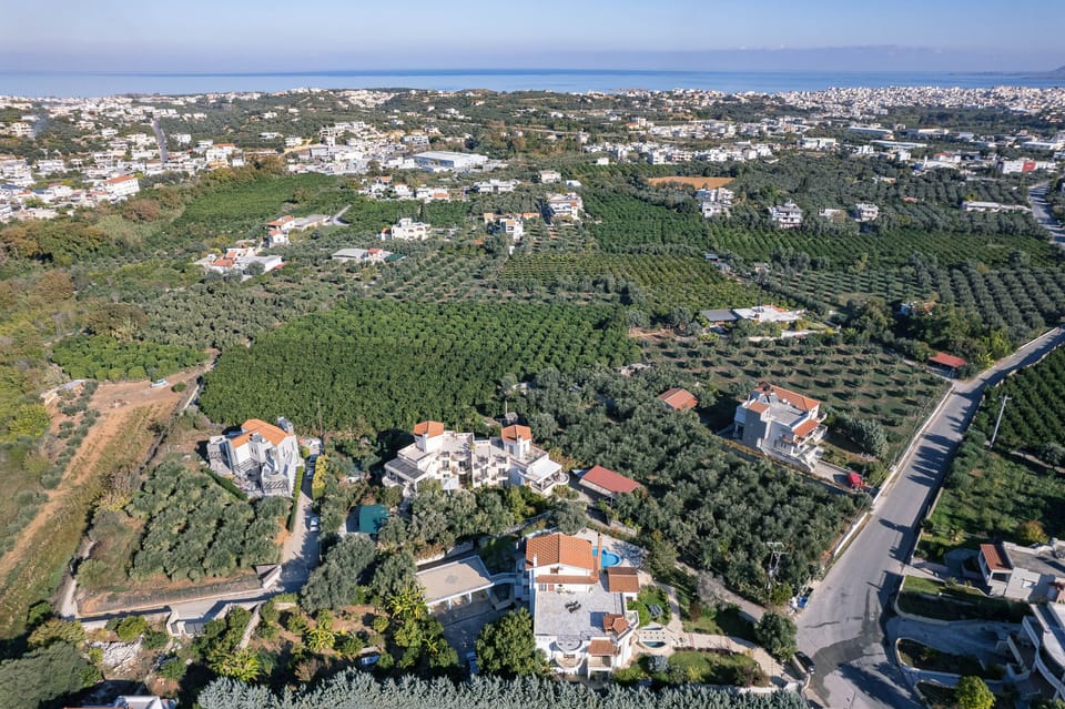 Villa Nikis is located just 3 km away from Chania city!