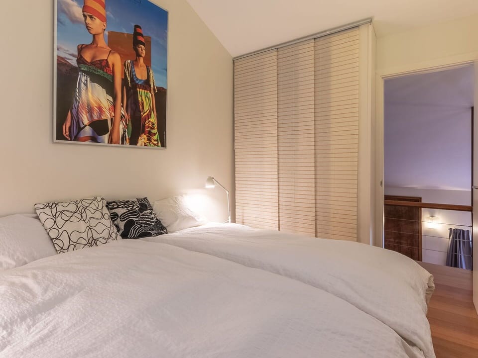 Furniture, Comfort, Wood, Bed Frame, Shade, Interior Design, Architecture, Floor, Pillow, Lamp