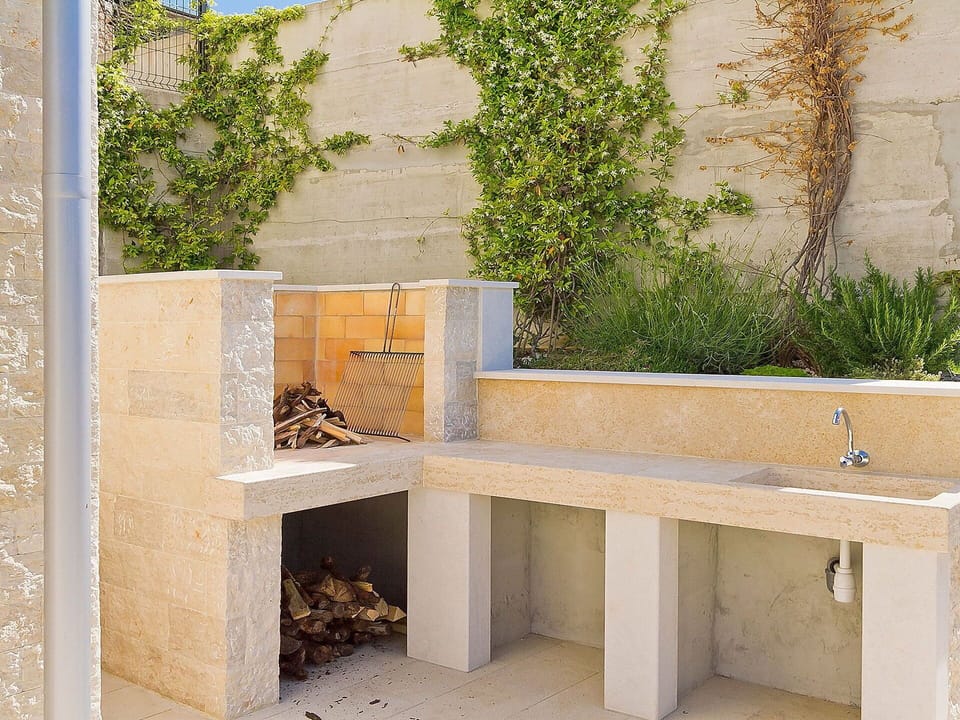 Property, Hearth, Wall, Furniture, Room, Table, House, Architecture, Fireplace, Tile