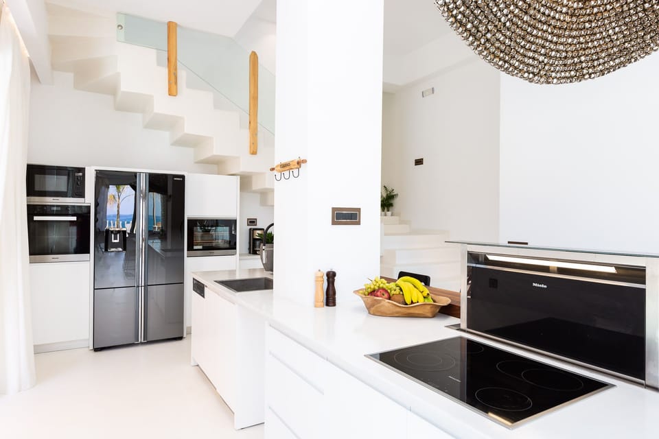 An open plan fully equipped kitchen! 