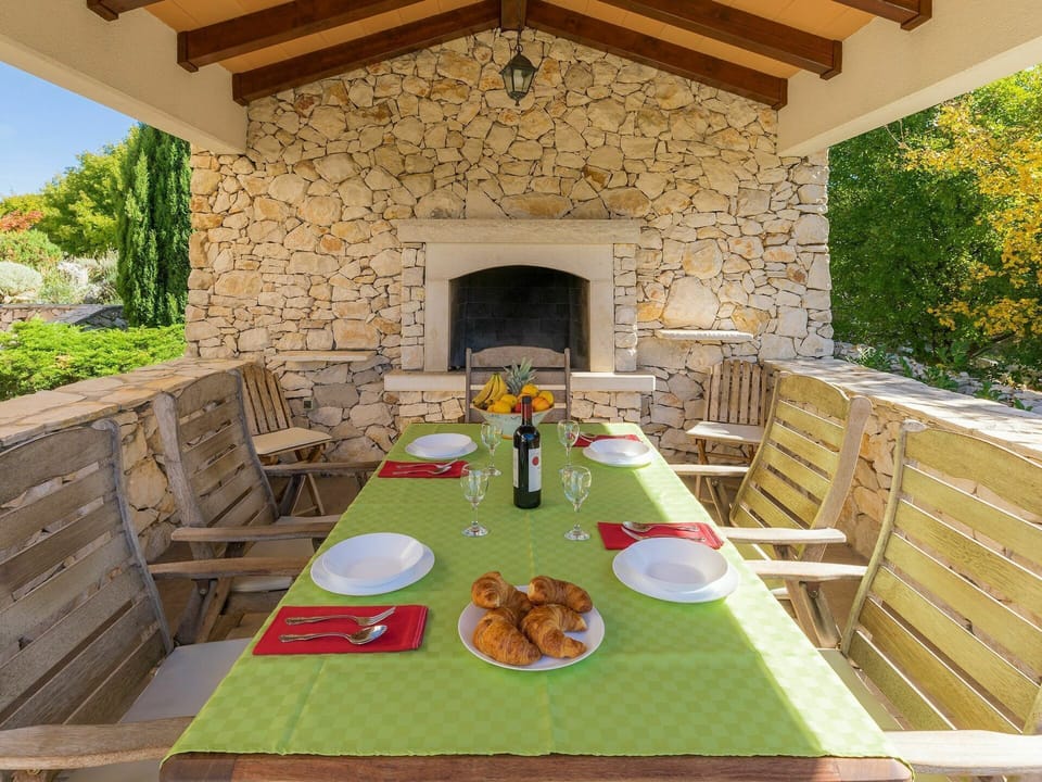 Plant, Table, Property, Furniture, Building, Chair, Porch, Wood, Interior Design, Outdoor Furniture