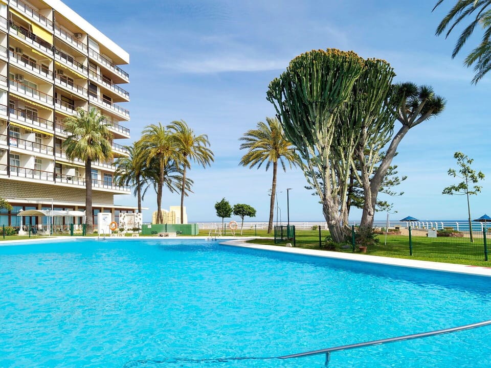 Swimming Pool, Resort, Property, Building, Vacation, Real Estate, Condominium, Leisure, Tree, Palm Tree