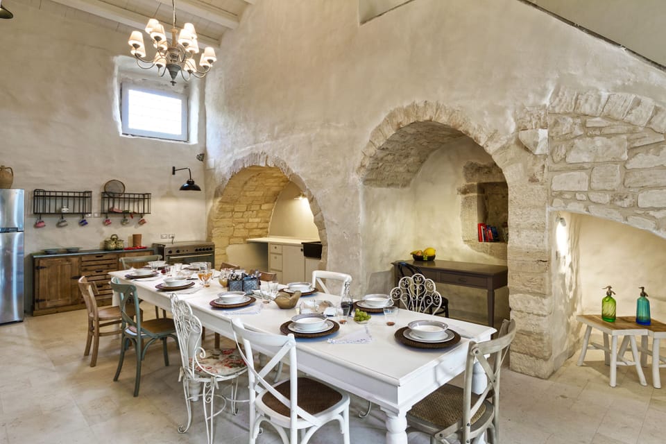 Terre di Sicilia: Lunch room & Kitchen