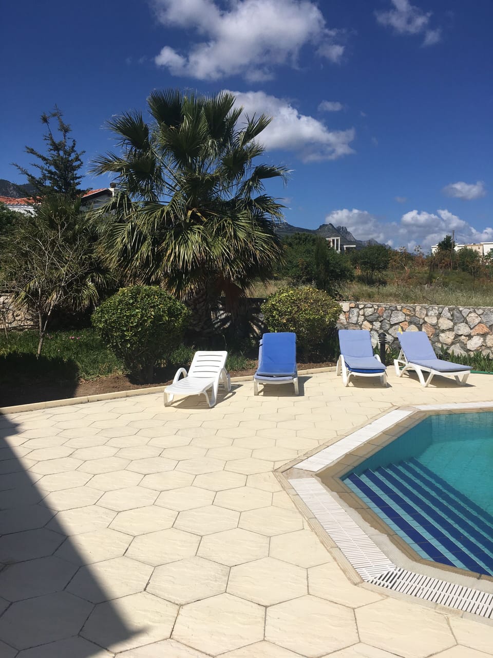 Sun loungers for four people