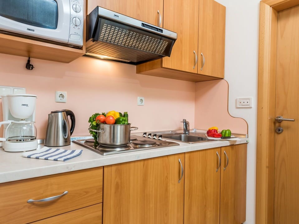 Countertop, Kitchen, Cabinetry, Room, Property, Furniture, Major Appliance, Kitchen Appliance, Kitchen Stove, Small Appliance