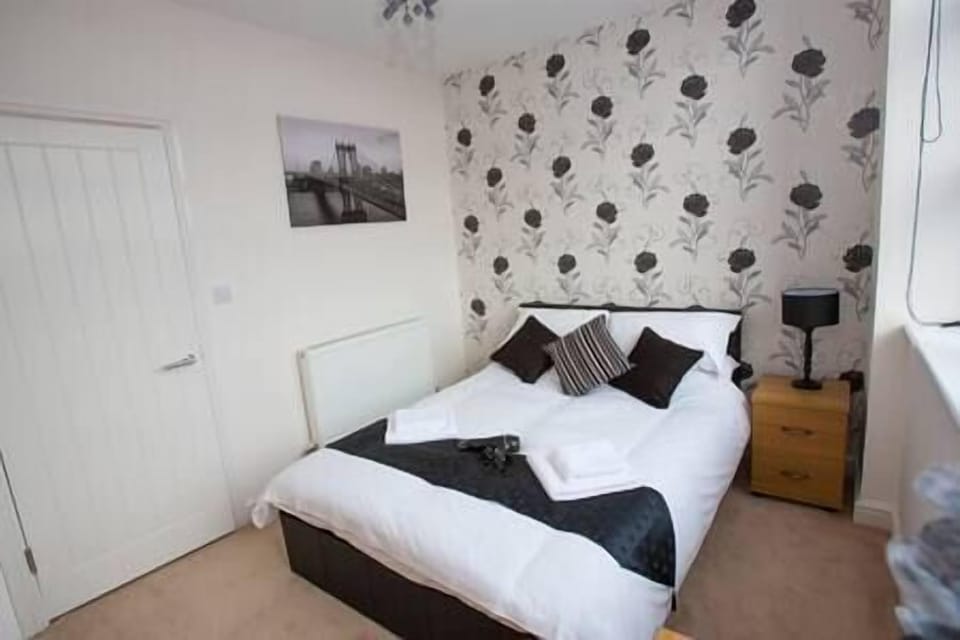 Centrally Located, Luxury One Bedroom Apartment in Swindon