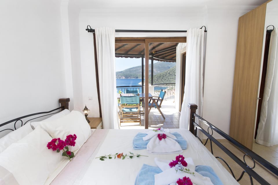 Master Bedroom (with en-suite Bathroom)
