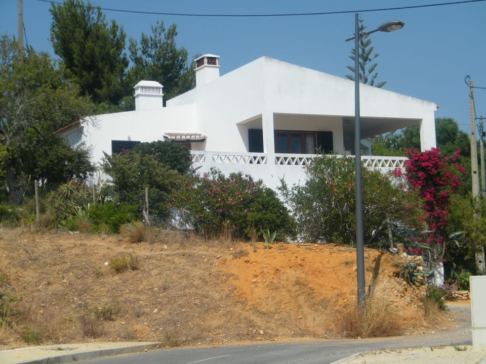 "Casa das Tres Palmeiras"  approach