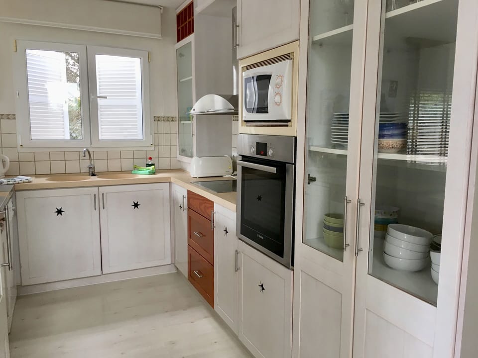 Light, open, modern kitchen, views of pool/garden