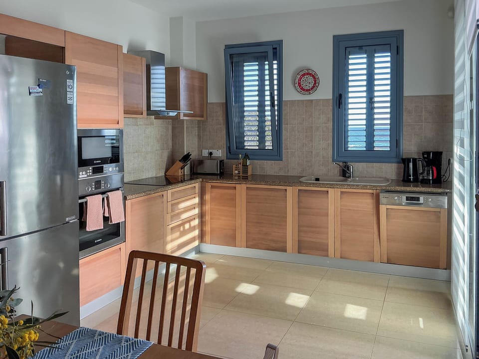 Fully-equipped kitchen