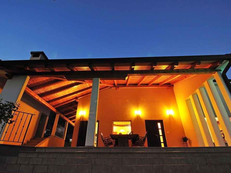 Lighting, Home, Property, Sky, House, Real Estate, Pergola, Building, Architecture, Roof